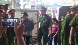 Lý Nguyễn Chung bị dân bức xúc tát vào mặt khi ra xe về trại giam